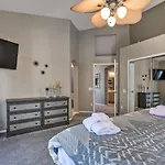 Comfortable Phoenix Getaway With Beautiful Backyard