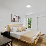 Chic Uptown Phoenix Home - Pool Table & Perfect Location