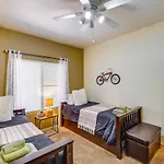 Ideally Located Phoenix Rental With Community Pool!