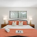 Midtown Bliss With Pool & Sports Use & Laundry & Parking