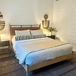 Luxury 1 Bedroom Casita With Private Yard, Garage And Wd