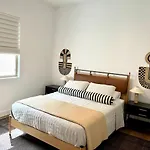Luxury 1 Bedroom Casita With Private Yard, Garage And Wd
