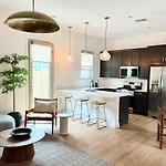 Luxury 1 Bedroom Casita With Private Yard, Garage And Wd