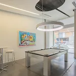 Striking 2Bd - Cdt- Gym, Pool, Parking - Sleep8