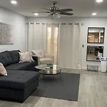 Comfort And Style In The Phoenix Biltmore Area!