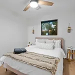 Biltmore 2Br Bungalow #2 - Workspace, Free Parking, Laundry, Patio!