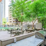 Modern 2Bd - Cdt - Gym, Pool, Parking - Sleep 8