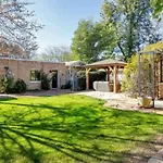 Best Little Guesthouse In Melrose! New Listing!