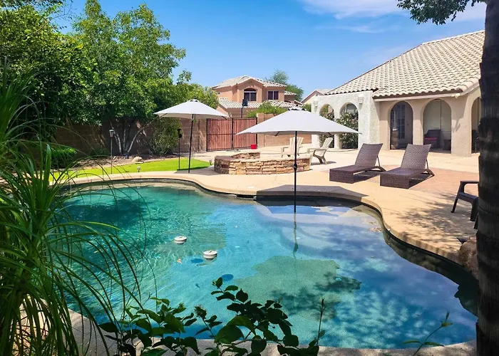 Comfortable Phoenix Getaway With Beautiful Backyard