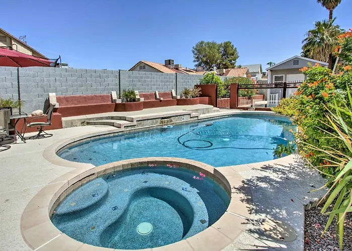 Glendale Oasis With Saltwater Pool And Hot Tub!