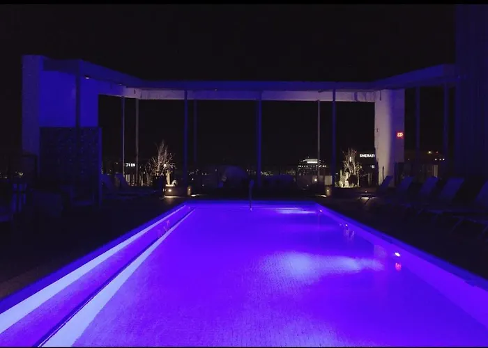 Couples Getaway Highrise Dwntown Phx Skyline Views