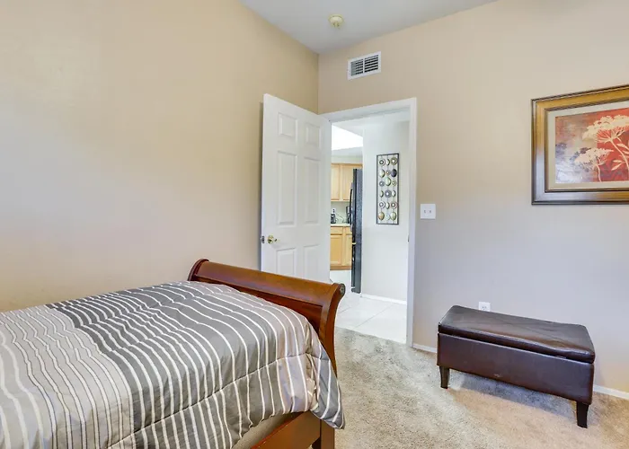 Bright Phoenix Condo - 3 Mi To State Farm Stadium!