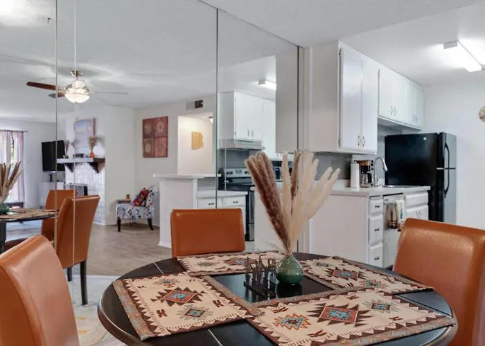 Arizona Southwest Decor - Between Phoenix And Old Town Scottsdale At Spengler Condos Condo