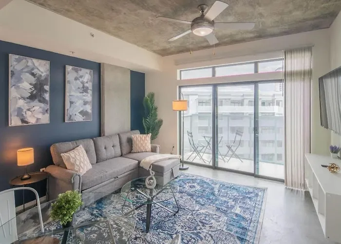 Stylish 1Bd - Central Downtown - Gym, Pool, Parking