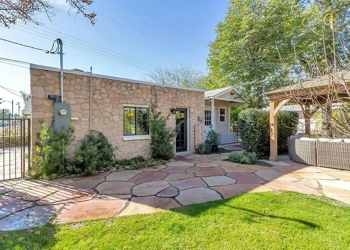 Best Little Guesthouse In Melrose! New Listing!