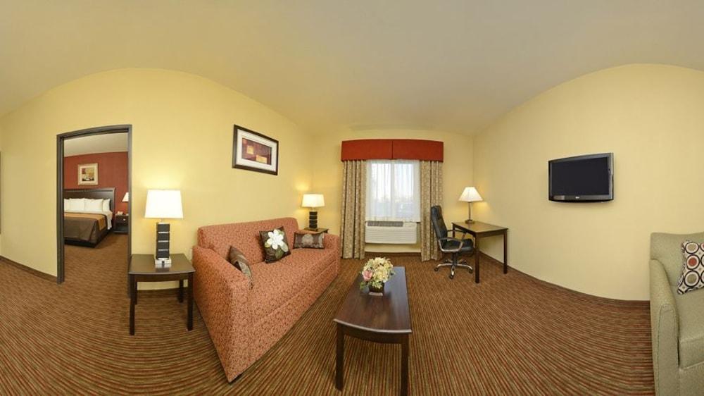 Comfort West At 27th Ave And I-i0 Hotel 2*