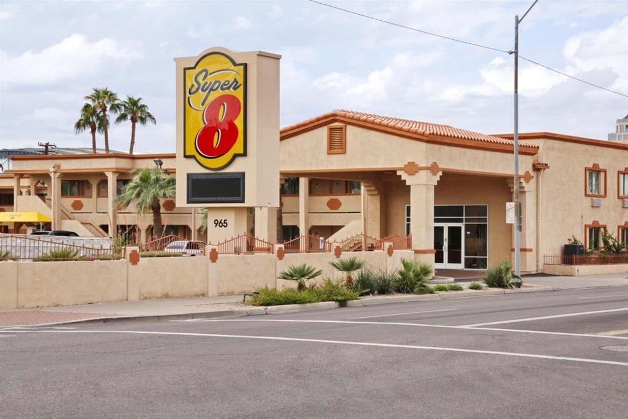 Hotel Super 8 By Wyndham Downtown