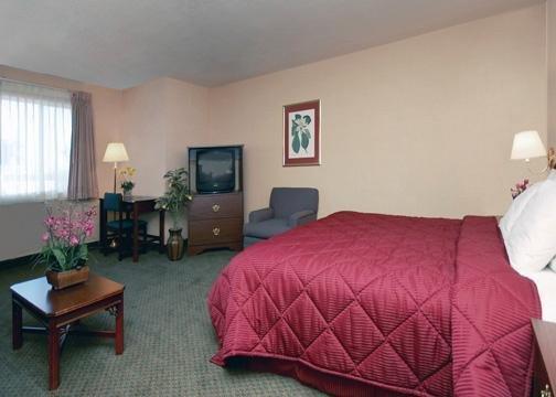 Comfort West At 27th Ave And I-i0 2*