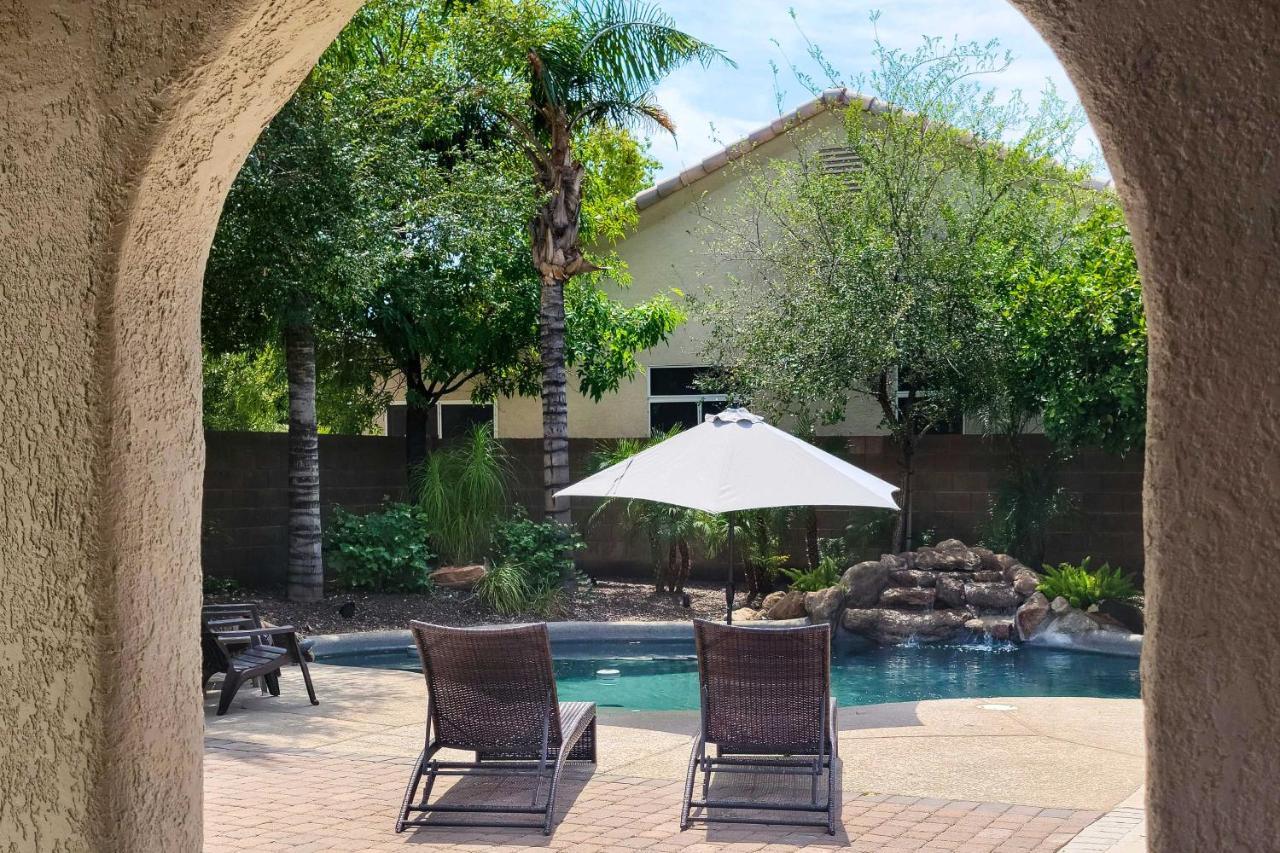 Comfortable Getaway With Beautiful Backyard * Phoenix