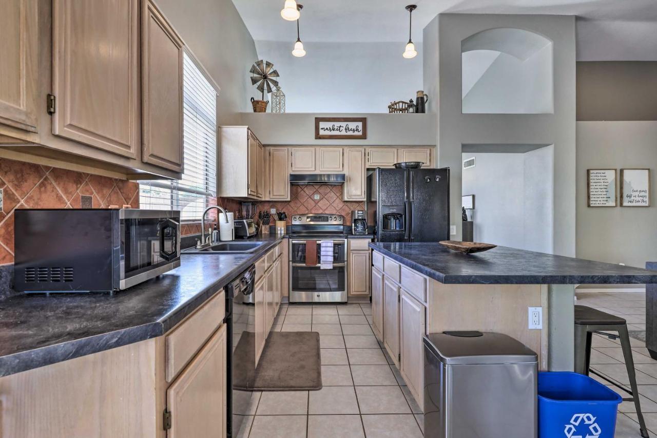 Comfortable Getaway With Beautiful Backyard Holiday home Phoenix