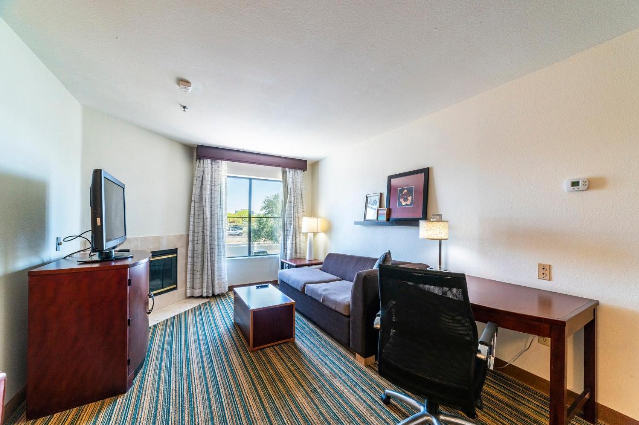 Metro Phx Upstairs 2bd Sleeps 6 Heated Pool Pets Allowed *