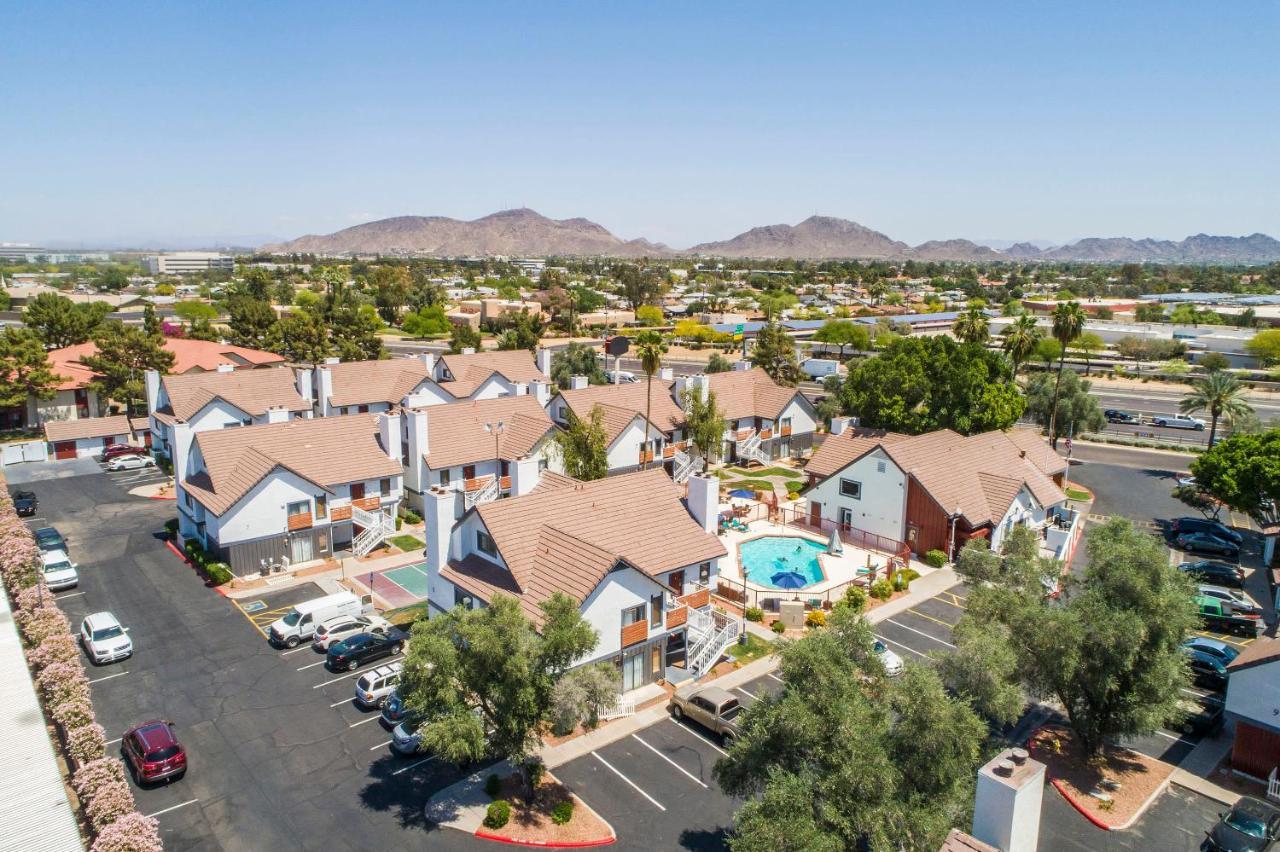 Metro Phx Upstairs 2bd Sleeps 6 Heated Pool Pets Allowed *
