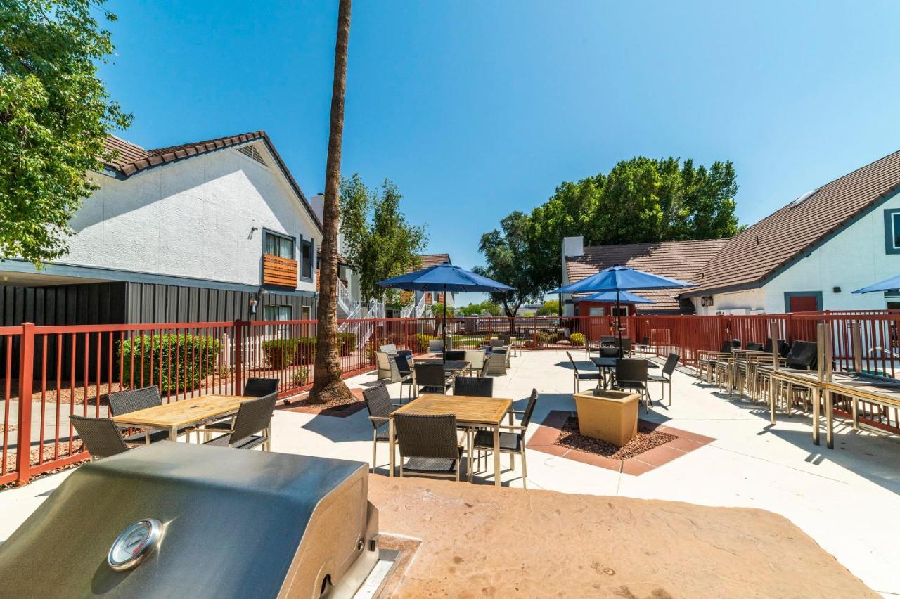 Metro Phx Upstairs 2bd Sleeps 6 Heated Pool Pets Allowed *