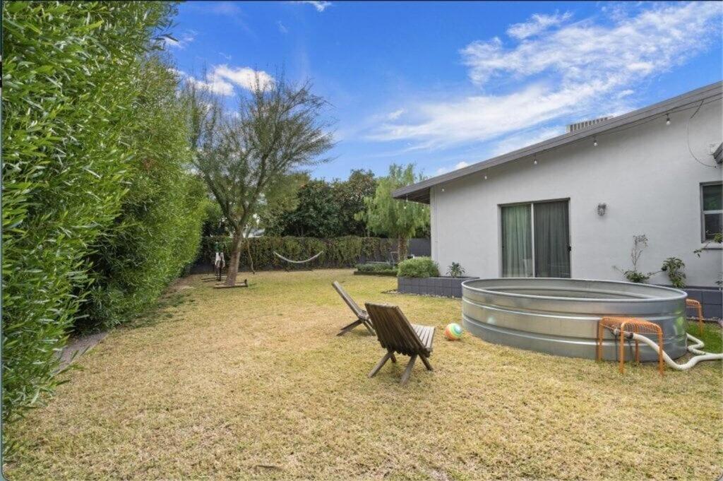 Holiday home Mid-century Stunner // Large Yard And Patio For Indoor/outdoor Living