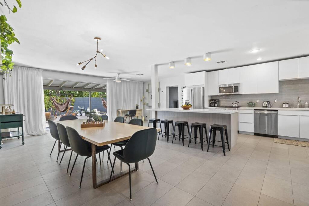 Mid-century Stunner // Large Yard And Patio For Indoor/outdoor Living *