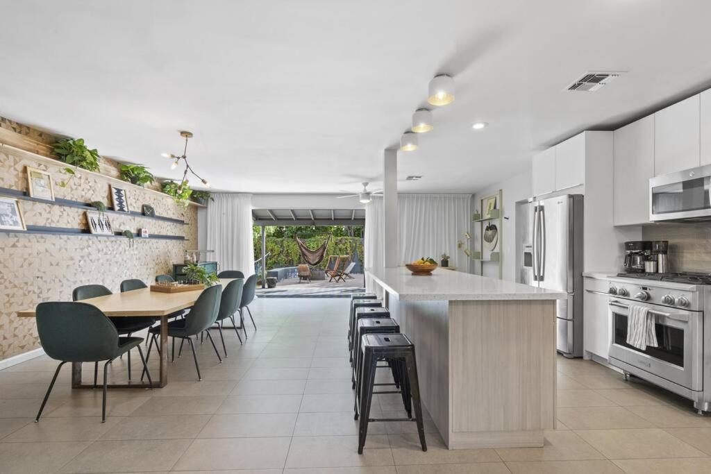 Mid-century Stunner // Large Yard And Patio For Indoor/outdoor Living * Phoenix