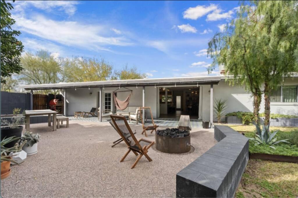 Holiday home Mid-century Stunner // Large Yard And Patio For Indoor/outdoor Living