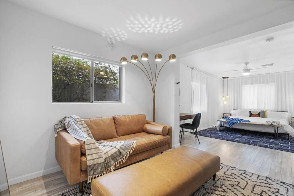 Holiday home Mid-century Stunner // Large Yard And Patio For Indoor/outdoor Living