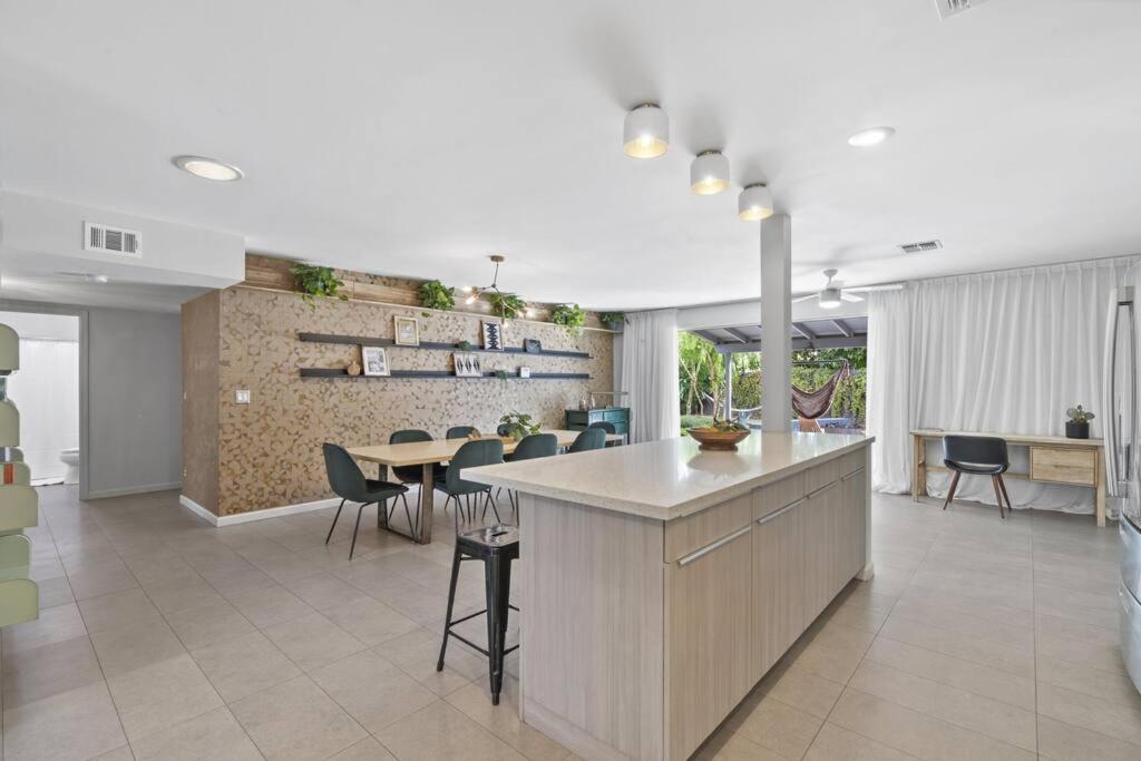 Mid-century Stunner // Large Yard And Patio For Indoor/outdoor Living Phoenix