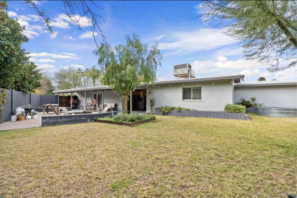 Holiday home Mid-century Stunner // Large Yard And Patio For Indoor/outdoor Living *