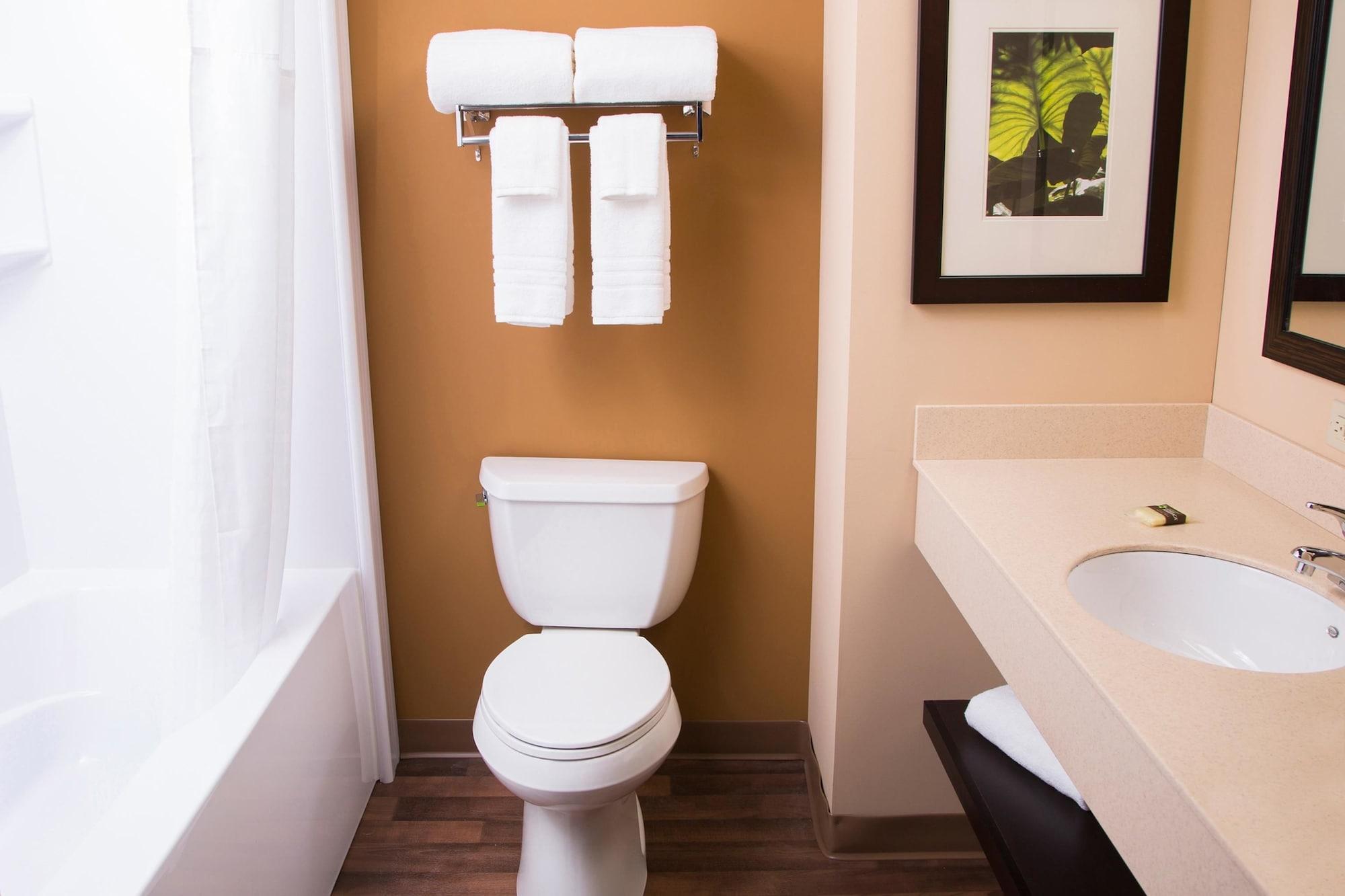 Extended America Select - - Airport - E Oak St 2*