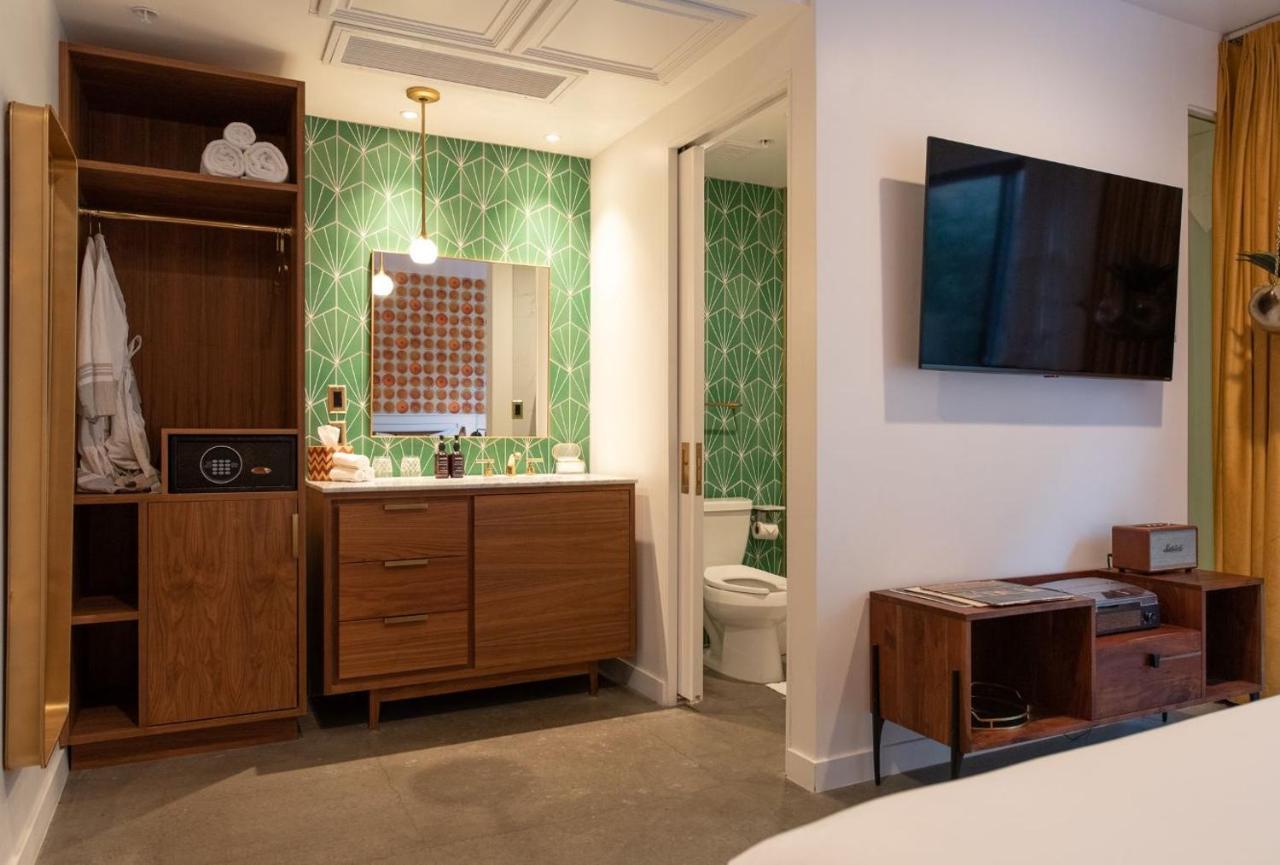 Rise Uptown Hotel 4*