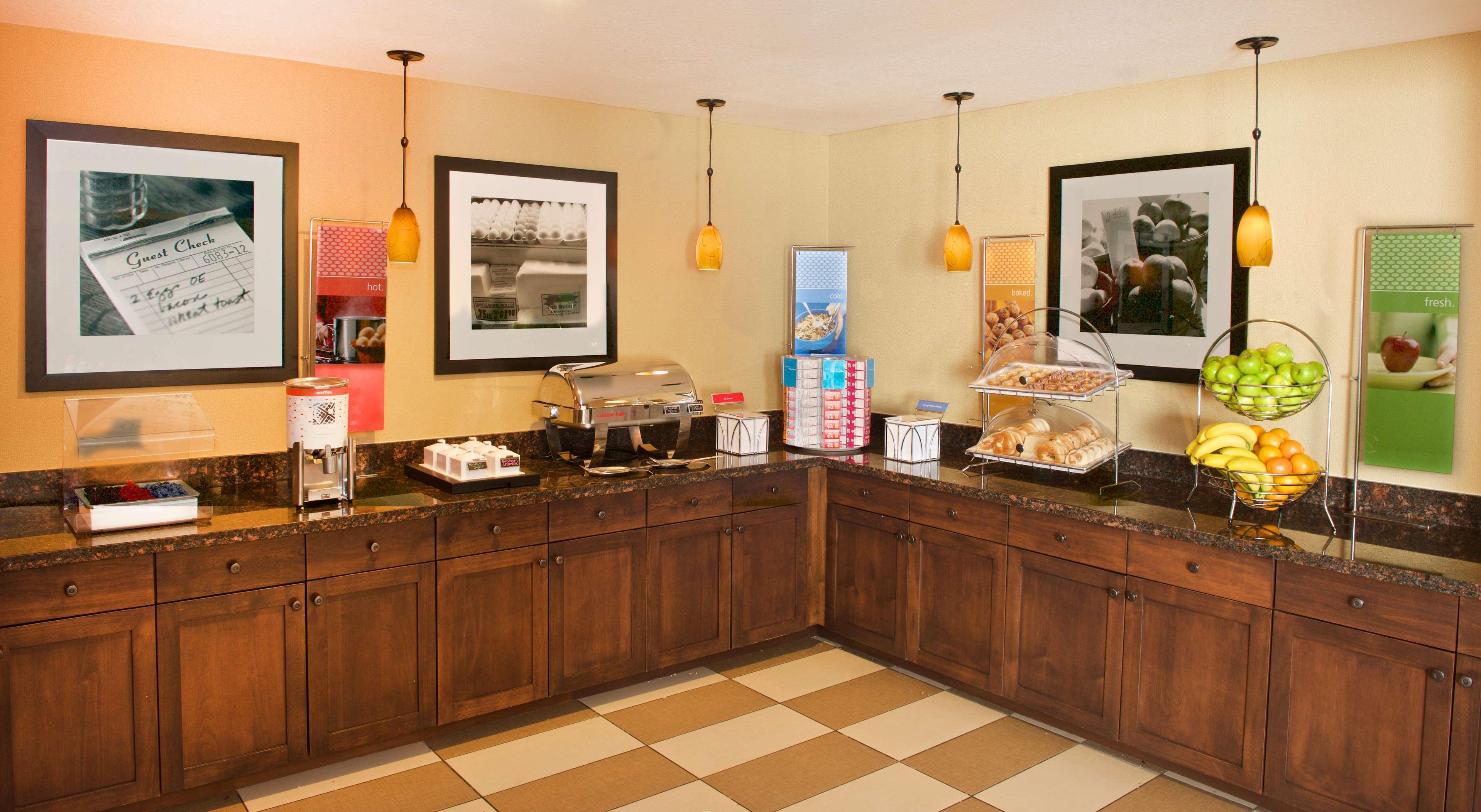 Hampton Airport North Hotel 3*