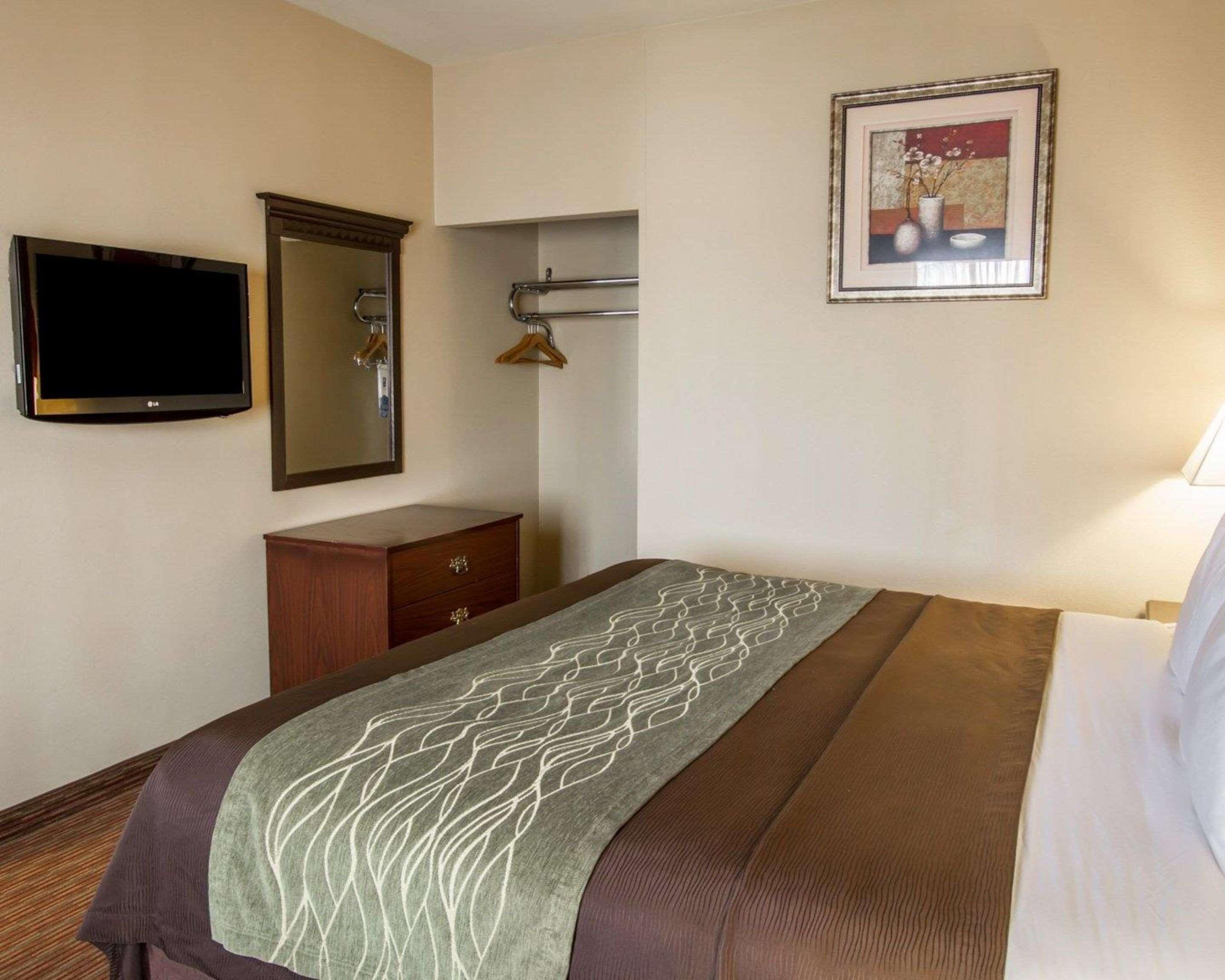 Comfort West At 27th Ave And I-i0 Hotel 2*