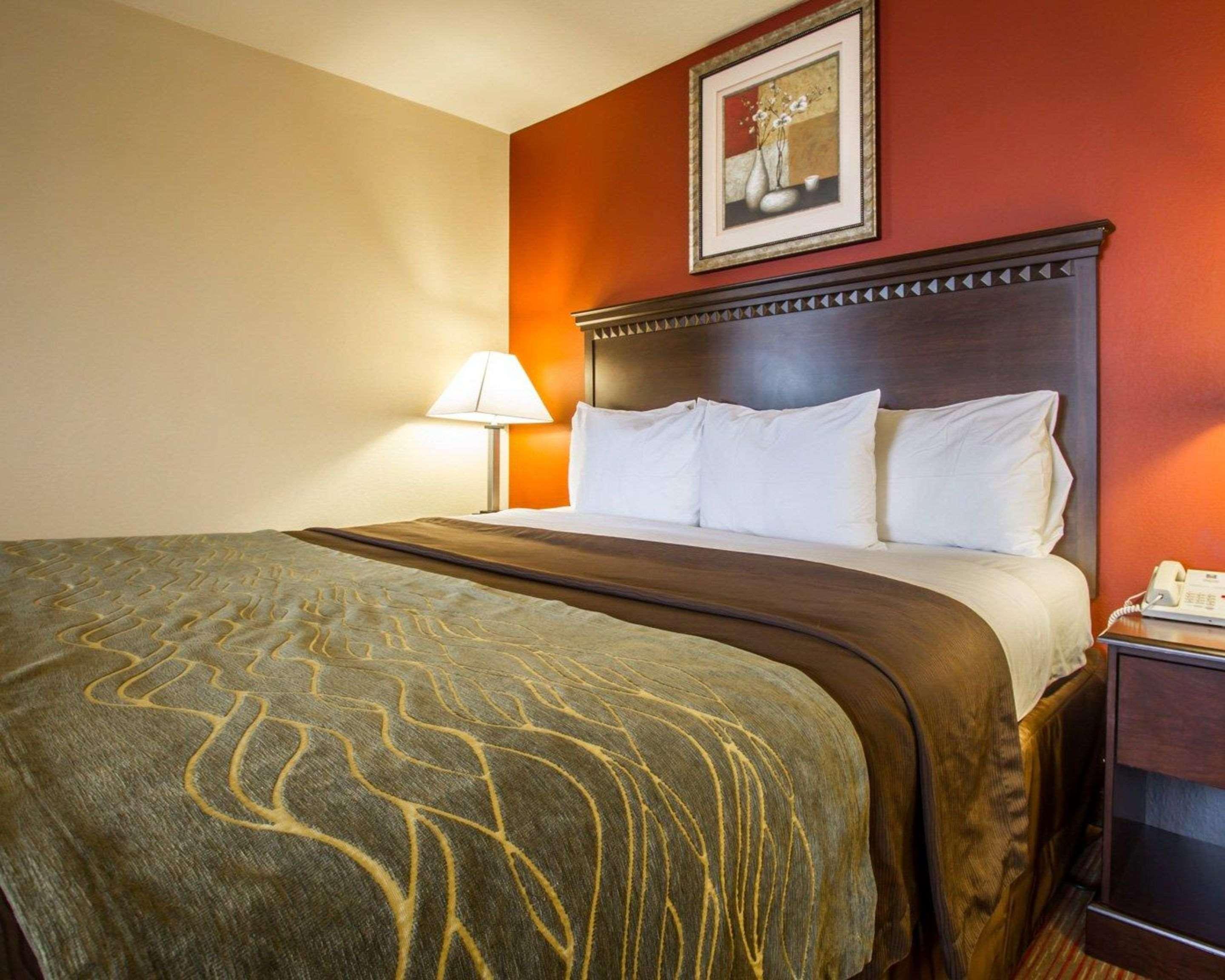 Hotel Comfort West At 27th Ave And I-i0