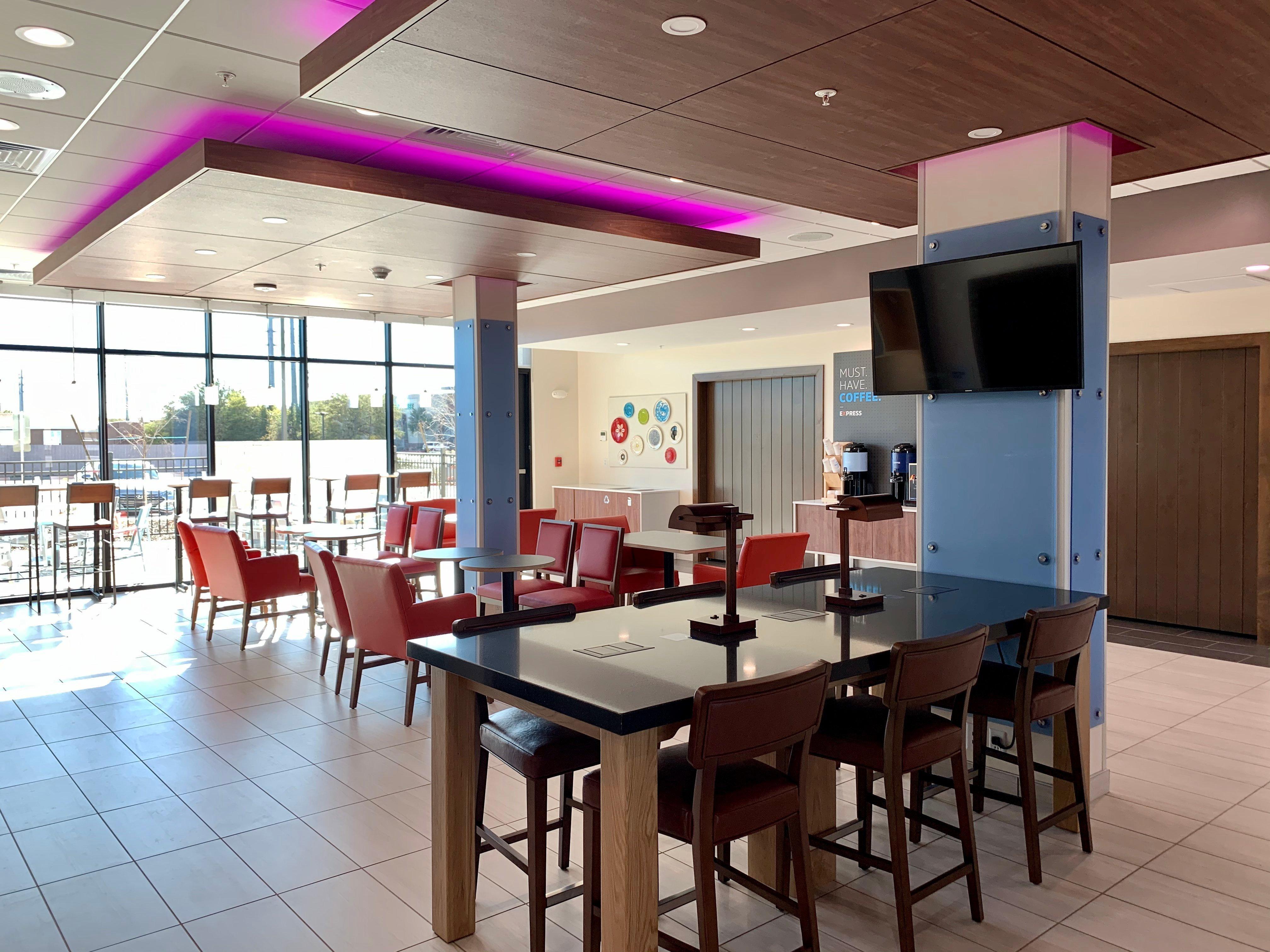 Hotel Express & - North - Happy Valley By Ihg 3*