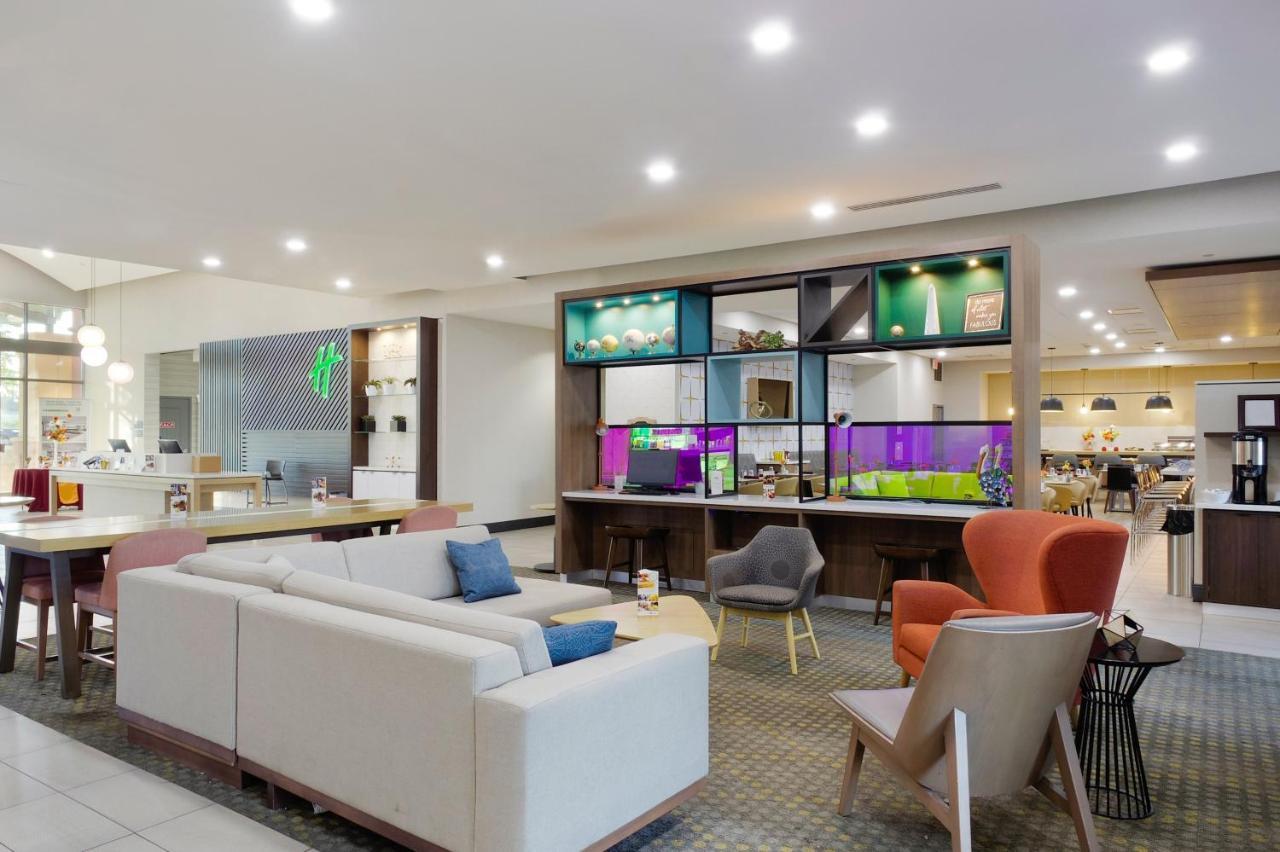 Hotel Holiday & Airport By Ihg 3*