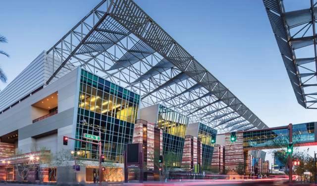 Couples Getaway Highrise Dwntown Phx Skyline Views Apartment *