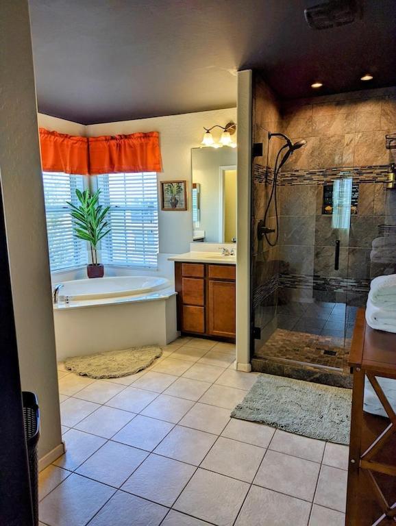 At The Vista Homestay Phoenix