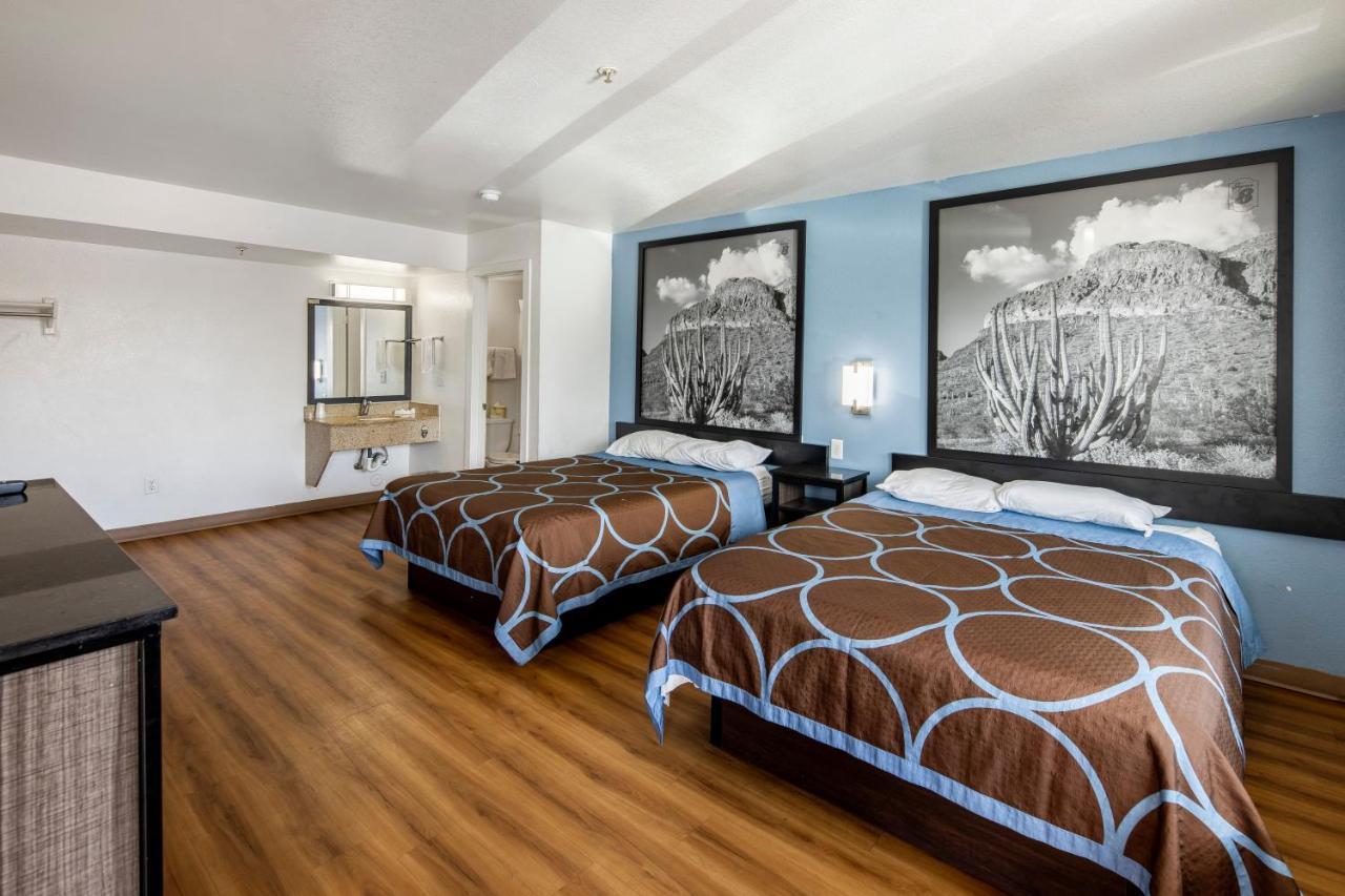 Super 8 By Wyndham West 2*
