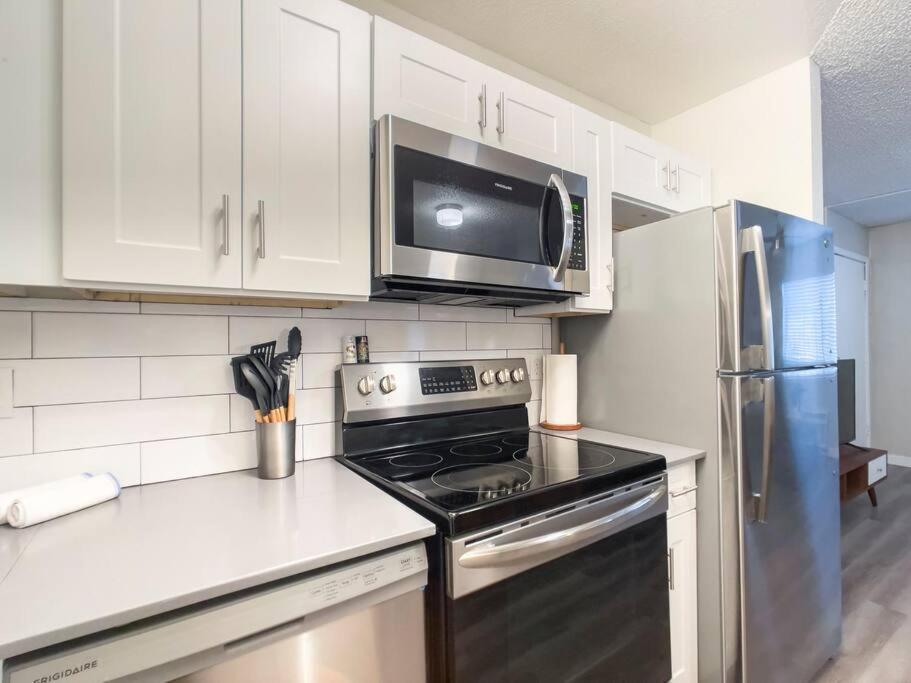 Apartamento Updated With Pool - Close To Airport, Zoo, & Asu