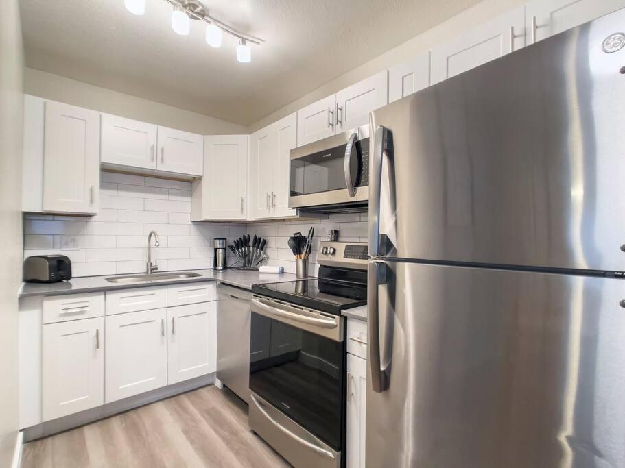 Updated With Pool - Close To Airport, Zoo, & Asu