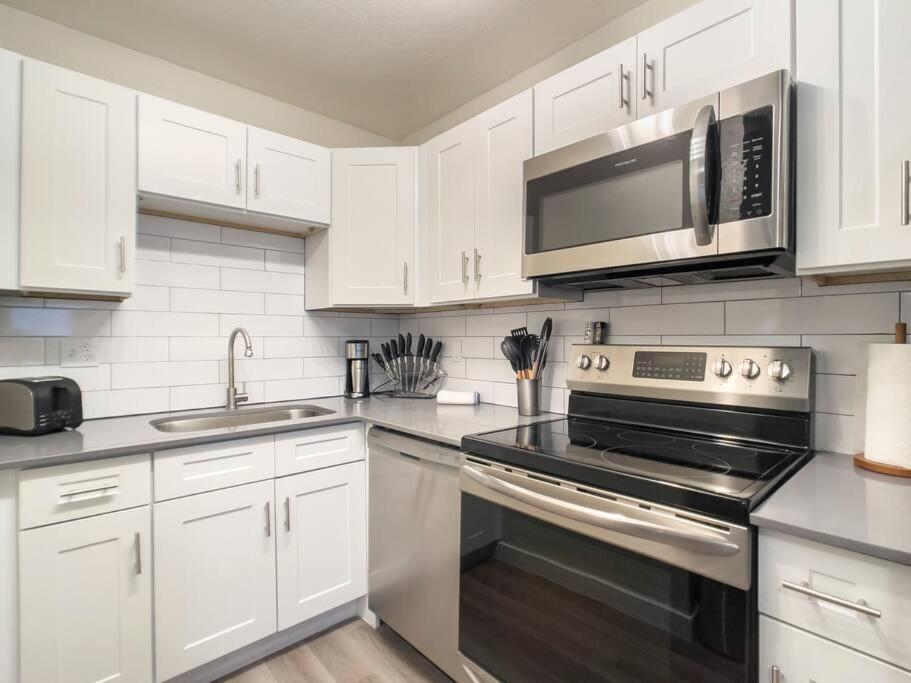 Apartamento Updated With Pool - Close To Airport, Zoo, & Asu *