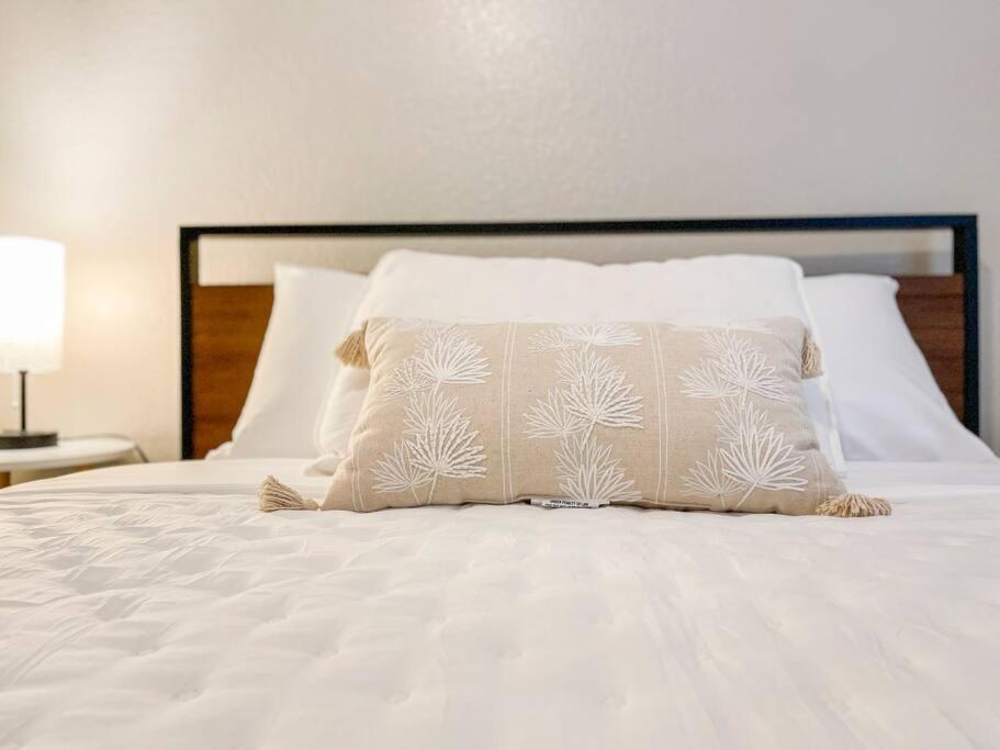 Apartamento Updated With Pool - Close To Airport, Zoo, & Asu