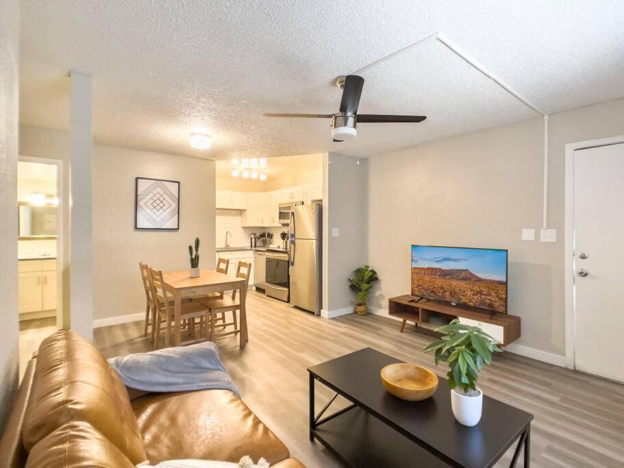 Updated With Pool - Close To Airport, Zoo, & Asu *