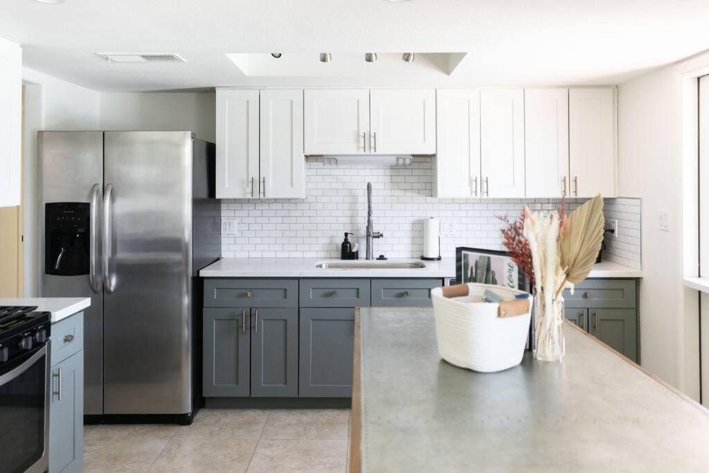 New! Scottsdale/phx Retreat, Heated Pool, Hot Tub Holiday home